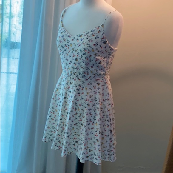 Dresses & Skirts - Floral short dress. Adjustable straps! 🌸🌸🌸